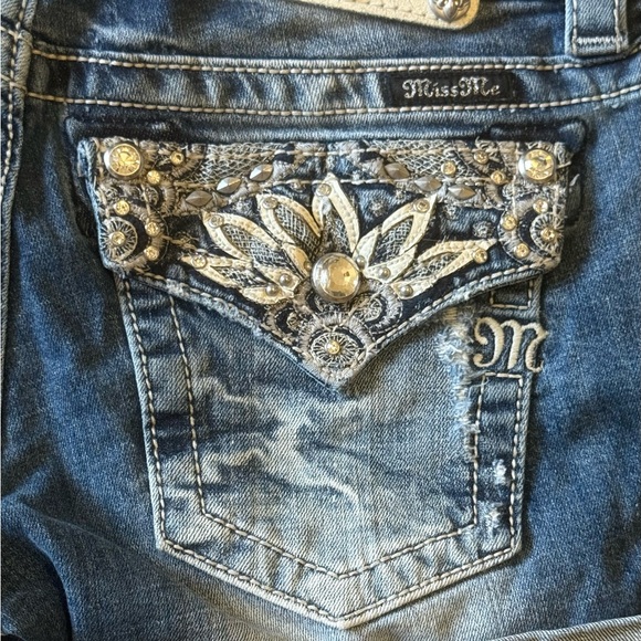 Miss Me low rise jean shorts with leather and crystal embellishments size 28 - Picture 5 of 6